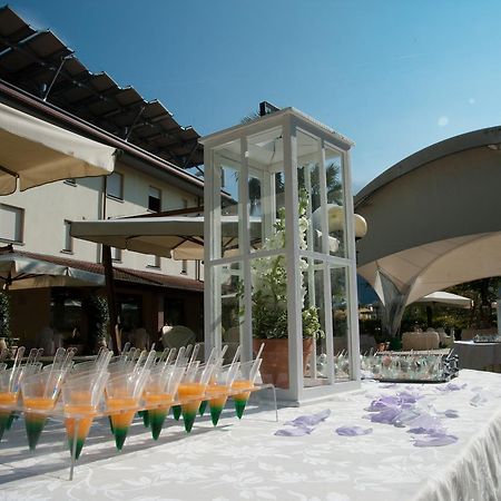 Hotel 2 Magnolie Piancogno Exterior foto
